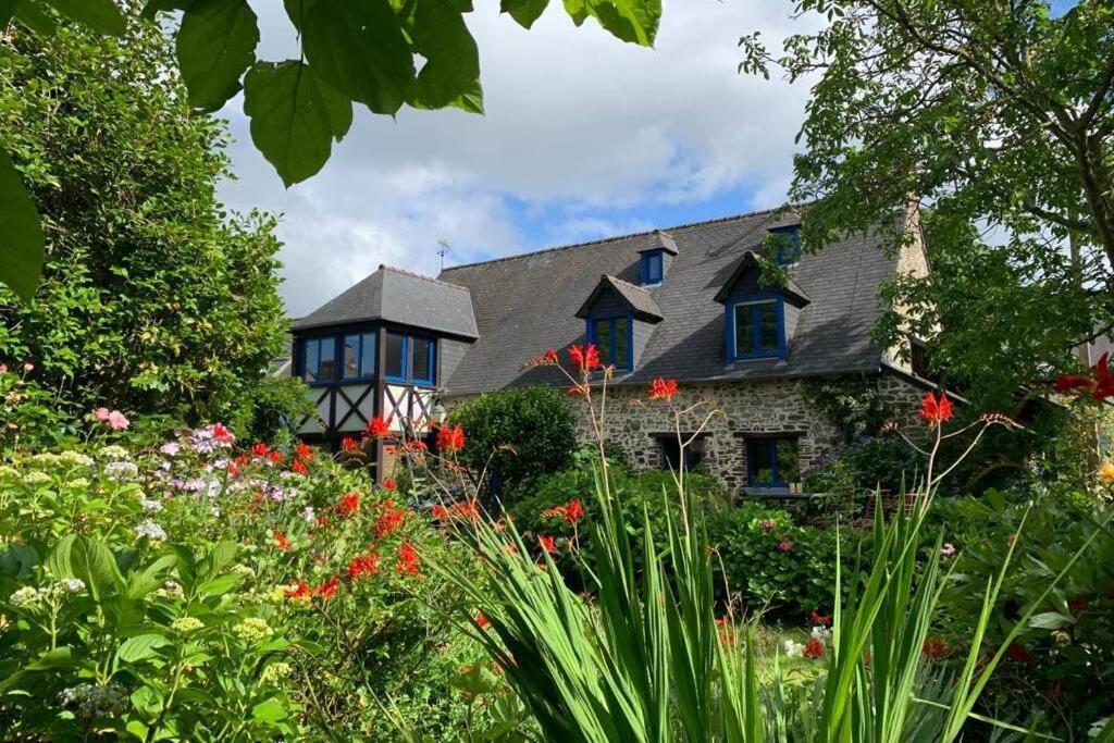 Maison En Pierre Dans Son Nid De Verdure Roz-Landrieux Luaran gambar