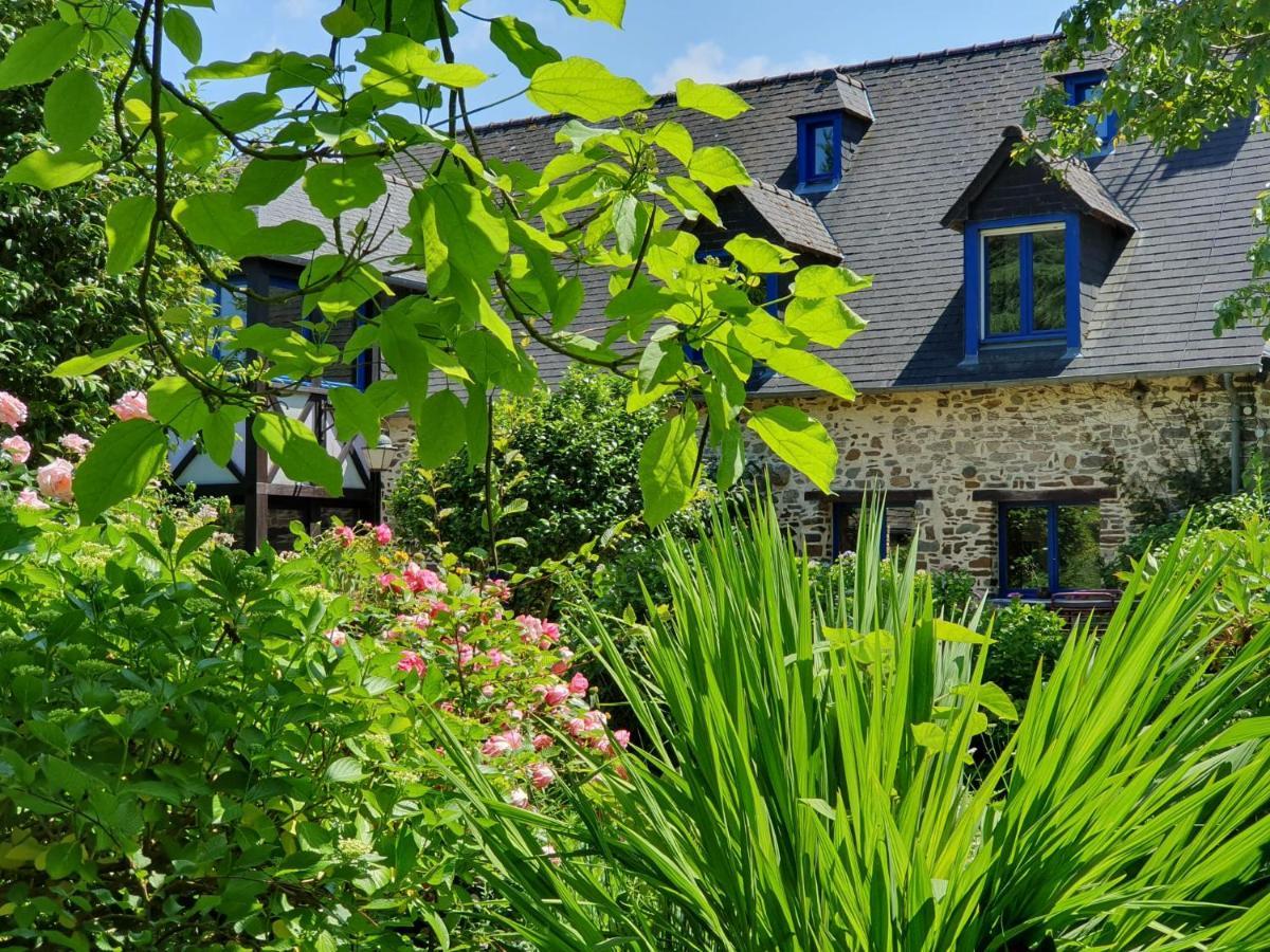 Maison En Pierre Dans Son Nid De Verdure Roz-Landrieux Luaran gambar