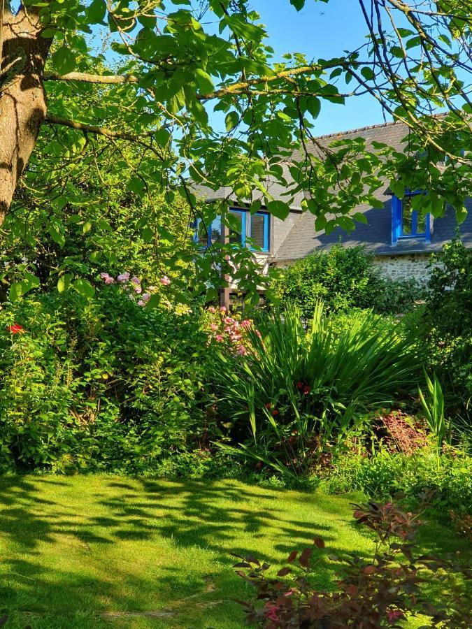 Maison En Pierre Dans Son Nid De Verdure Roz-Landrieux Luaran gambar